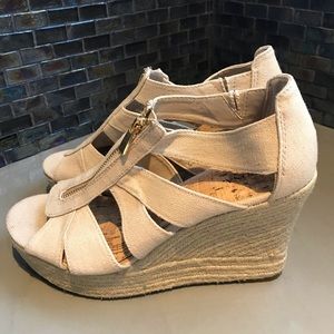 Canvas wedge